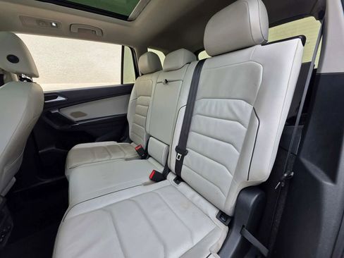 Used 2018 Volkswagen Tiguan SEL Premium image 12