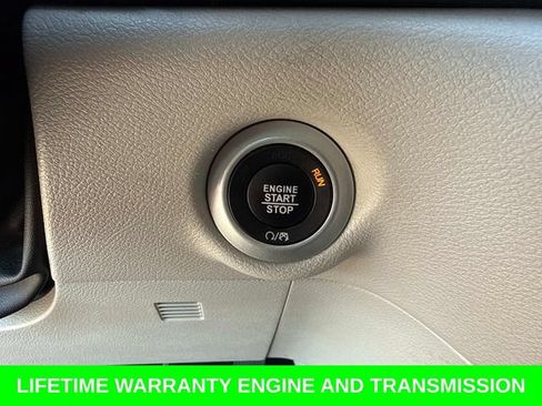 Used 2024 Chrysler Pacifica Touring-L FWD image 30