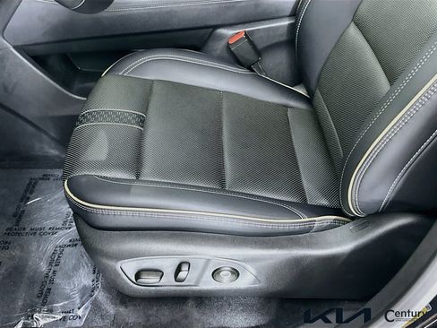 Used 2025 Chevrolet Traverse High Country AWD/4WD image 19
