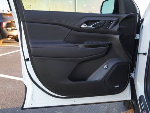 Used 2023 GMC Acadia AT4 w/ Technology Package image 13