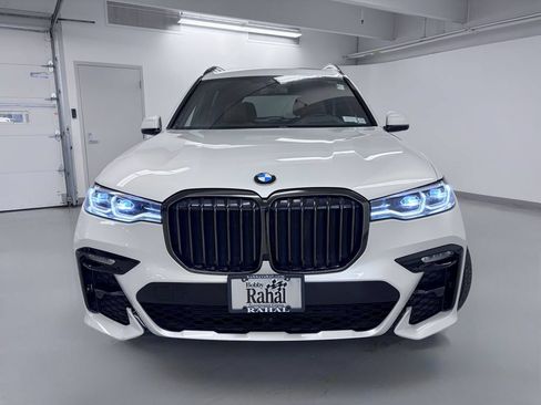 Used 2022 BMW X7 xDrive40i w/ M Sport Package AWD/4WD image 3