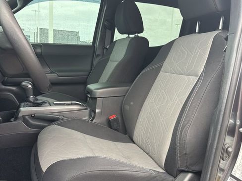 Used 2022 Toyota Tacoma TRD Sport image 9