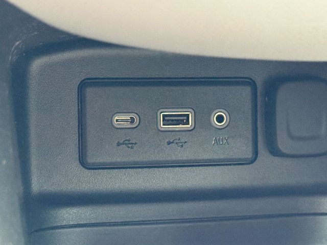 Used 2021 Chevrolet Equinox LS FWD image 19