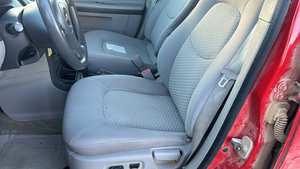 Used 2011 Chevrolet HHR LT w/ My Link Package FWD image 9