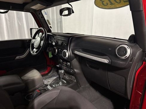 Used 2013 Jeep Wrangler Unlimited Sahara AWD/4WD image 28