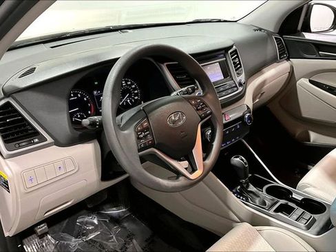 Used 2018 Hyundai Tucson SE image 17