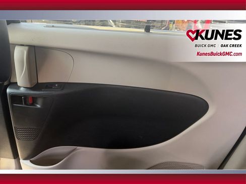 Used 2023 Chrysler Pacifica Touring-L FWD image 35