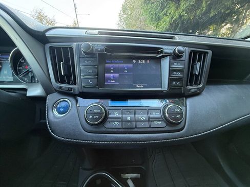 Used 2018 Toyota RAV4 LE image 16