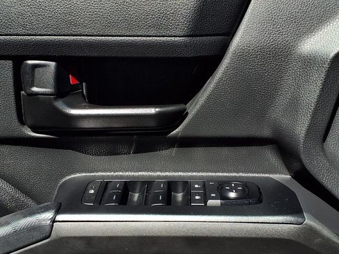 Certified 2024 Toyota Tacoma SR5 AWD/4WD image 19