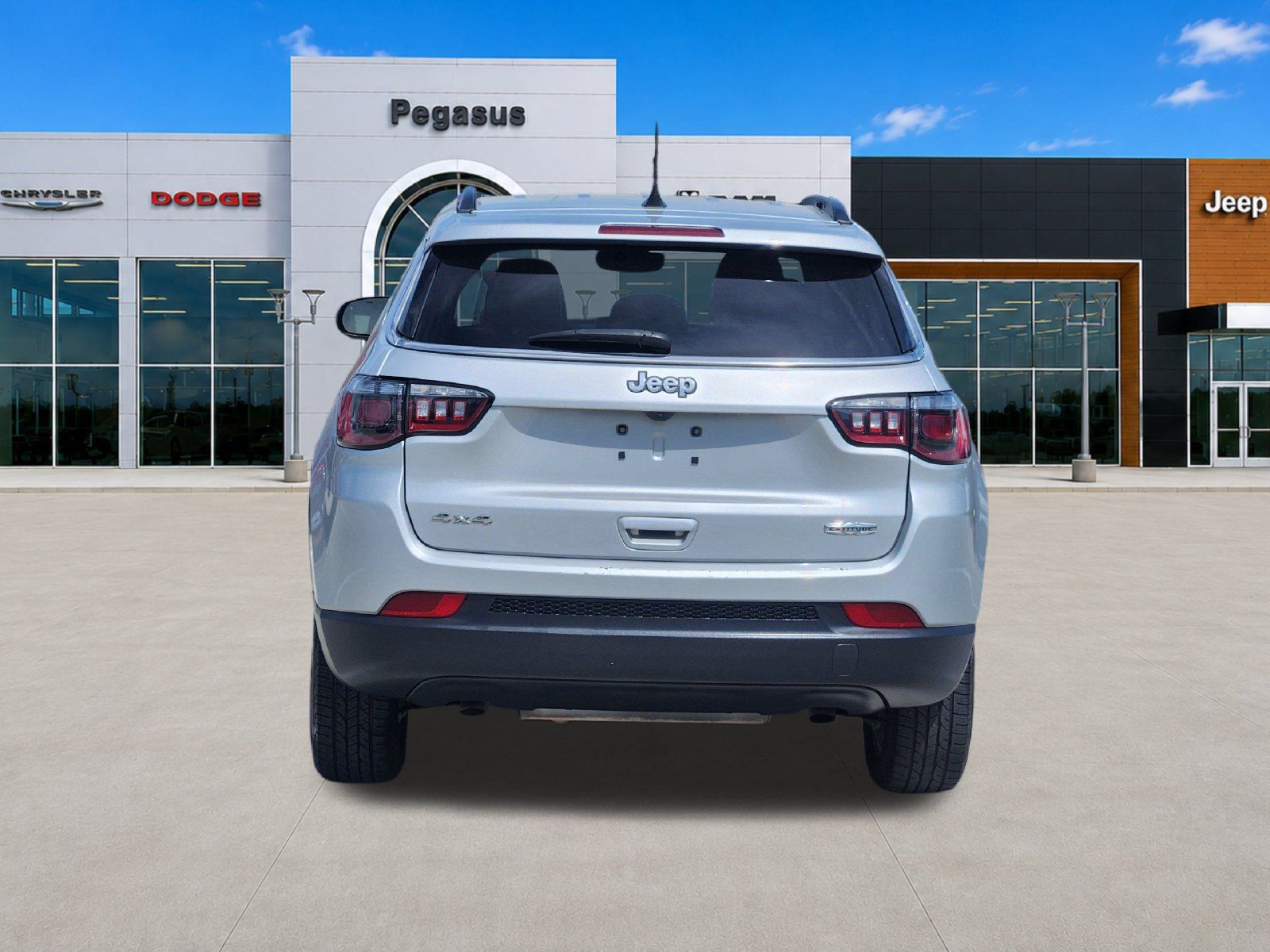Used 2024 Jeep Compass Latitude AWD/4WD image 8
