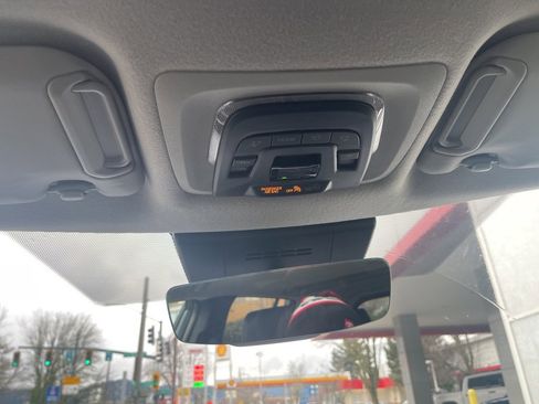 Used 2025 Toyota Corolla Cross XLE w/ Convenience Package image 22