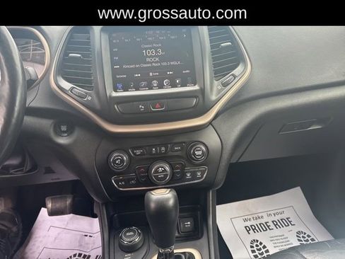 Used 2018 Jeep Cherokee Limited AWD/4WD image 19