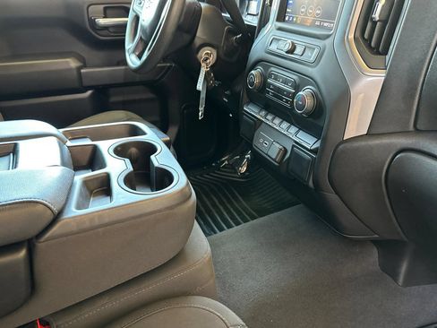 Used 2022 Chevrolet Silverado 1500 Custom Trail Boss AWD/4WD image 15