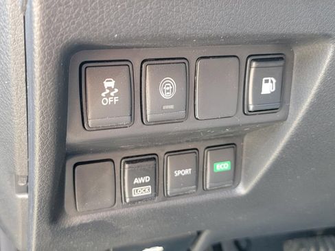 Used 2019 Nissan Rogue S AWD/4WD image 32