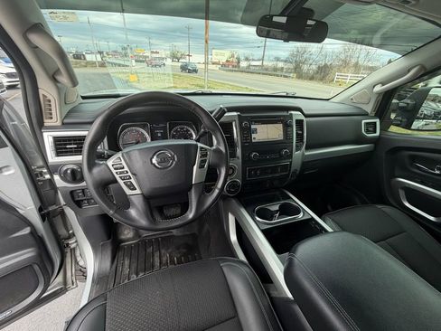 Used 2018 Nissan Titan PRO-4X w/ Pro-4x Utility Package image 13