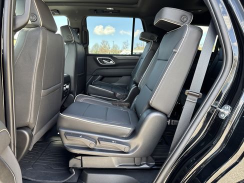 Used 2023 GMC Yukon SLT w/ SLT Premium Package image 31