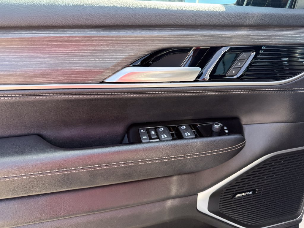 Used 2024 Jeep Wagoneer Series II AWD/4WD image 5