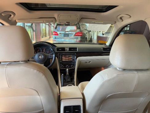 Used 2014 Volkswagen Passat TDI SEL Premium image 36