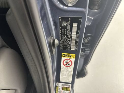Used 2019 Toyota Highlander LE AWD/4WD image 35
