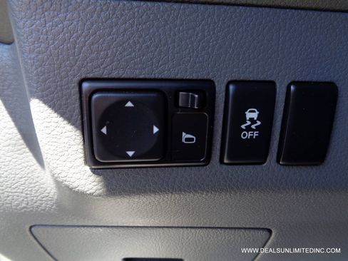 Used 2021 Nissan NV 3500 SV RWD image 11