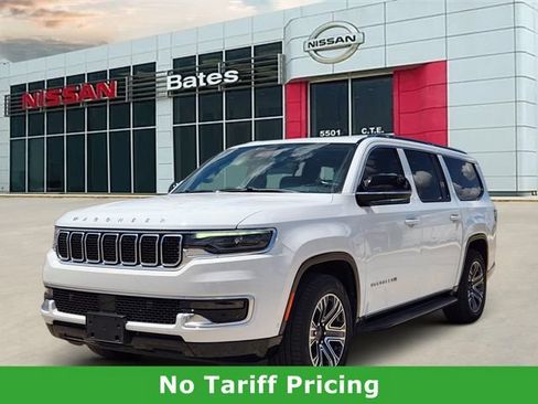 Used 2023 Jeep Wagoneer L 4WD w/ Premium Group I image 2