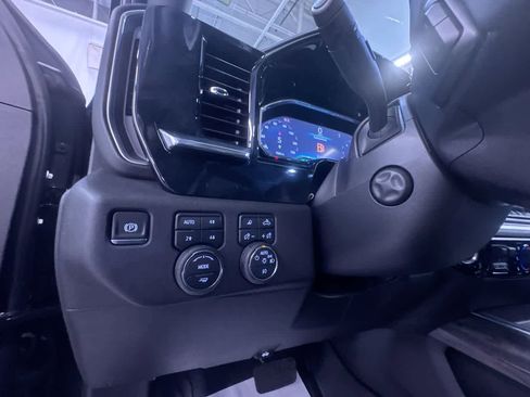 Used 2025 Chevrolet Silverado 1500 LTZ w/ LTZ Premium Package AWD/4WD image 16