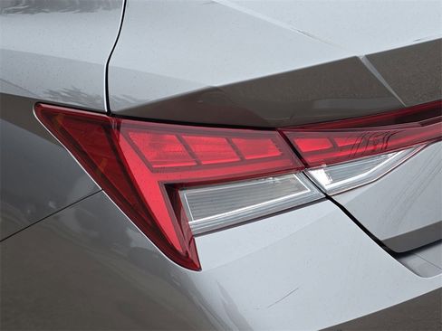 Certified 2023 Hyundai Elantra Limited image 33