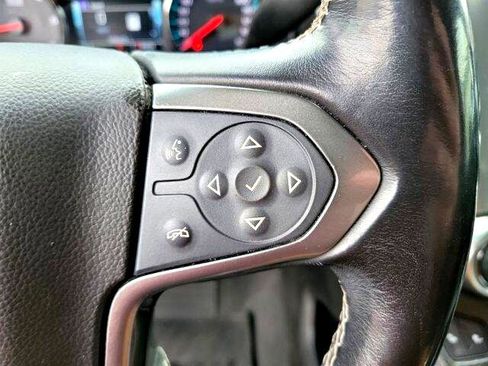 Used 2020 Chevrolet Suburban LT image 24