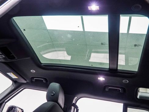 Used 2025 Land Rover Defender 110 S AWD/4WD image 46