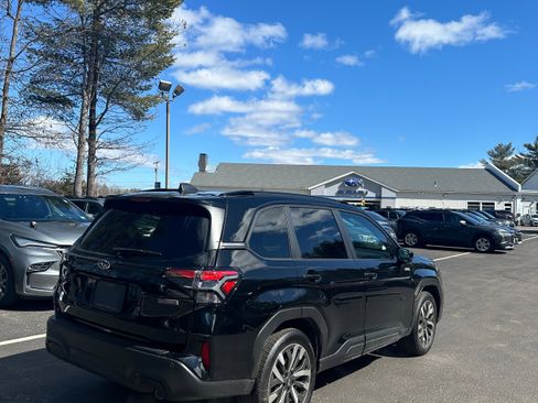 Used 2025 Subaru Forester Touring image 5