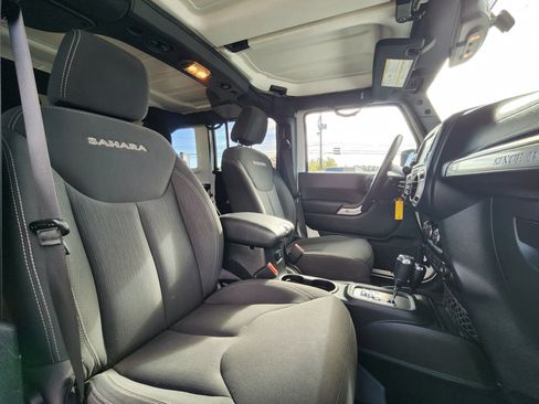 Used 2018 Jeep Wrangler Unlimited Sahara image 35
