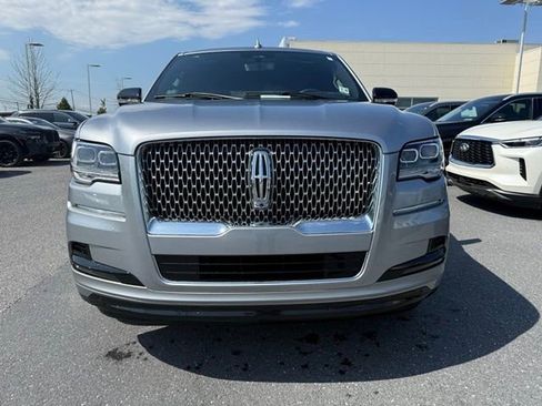 Used 2024 Lincoln Navigator Reserve image 3