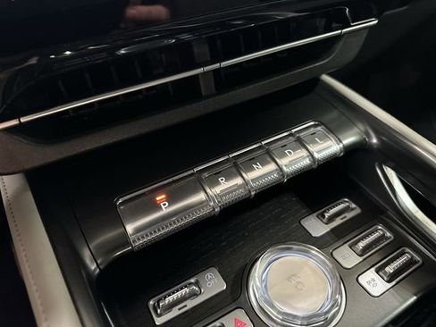 Used 2024 Lincoln Nautilus Reserve AWD/4WD image 25