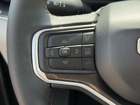 Used 2023 Jeep Wagoneer 4WD w/ Premium Group I image 16