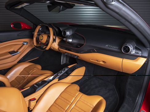 Used 2021 Ferrari F8 Tributo RWD image 28