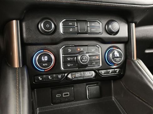 Used 2023 Chevrolet Tahoe High Country image 33