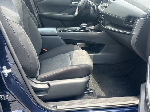 Used 2025 Nissan Rogue SV AWD/4WD image 13