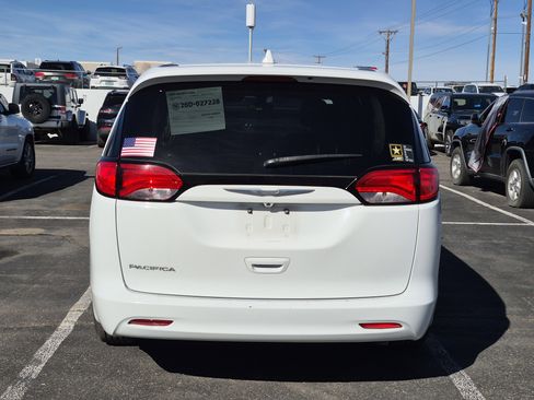 Used 2017 Chrysler Pacifica LX image 28
