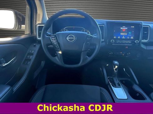 Used 2022 Nissan Frontier SV image 8