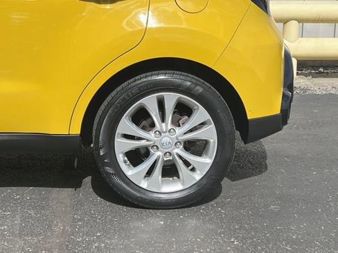 Used 2016 Kia Soul + image 19