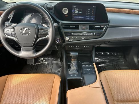 Used 2022 Lexus ES 300h w/ Premium Package FWD image 16