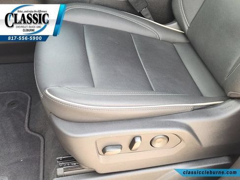 Used 2025 Chevrolet Suburban Premier RWD image 25