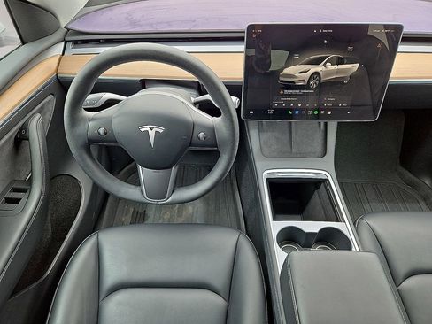 Used 2023 Tesla Model Y Long Range AWD/4WD image 18