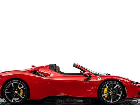 Used 2023 Ferrari SF90 Spider image 7