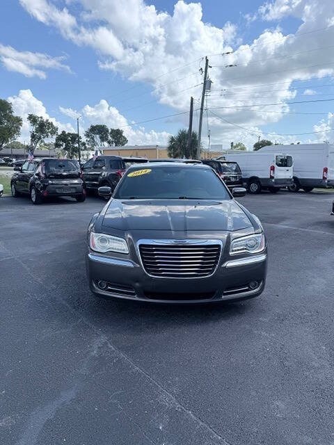 Used 2014 Chrysler 300 RWD image 9