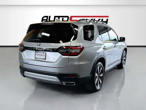 Used 2024 Honda Pilot Touring image 7