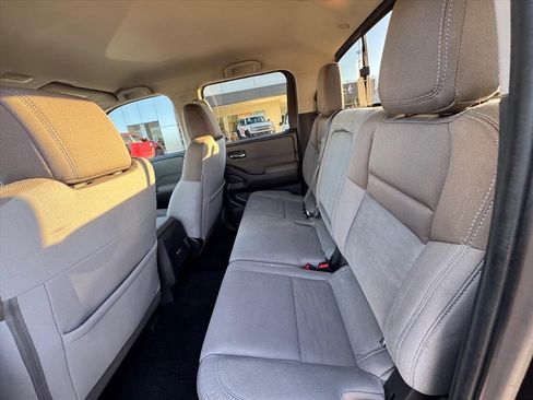 Certified 2022 Nissan Frontier SV w/ Technology Package image 11