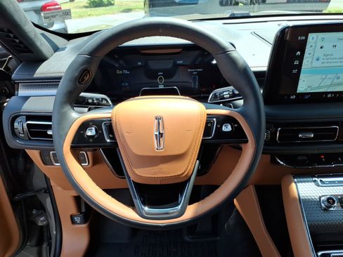 Used 2025 Lincoln Aviator Black Label AWD/4WD image 27