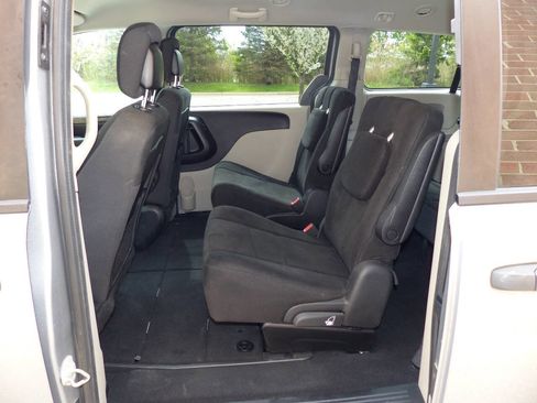 Used 2019 Dodge Grand Caravan SE w/ UConnect Hands-Free Group FWD image 26