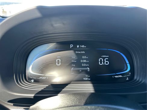 Used 2025 Hyundai Venue Limited FWD image 17